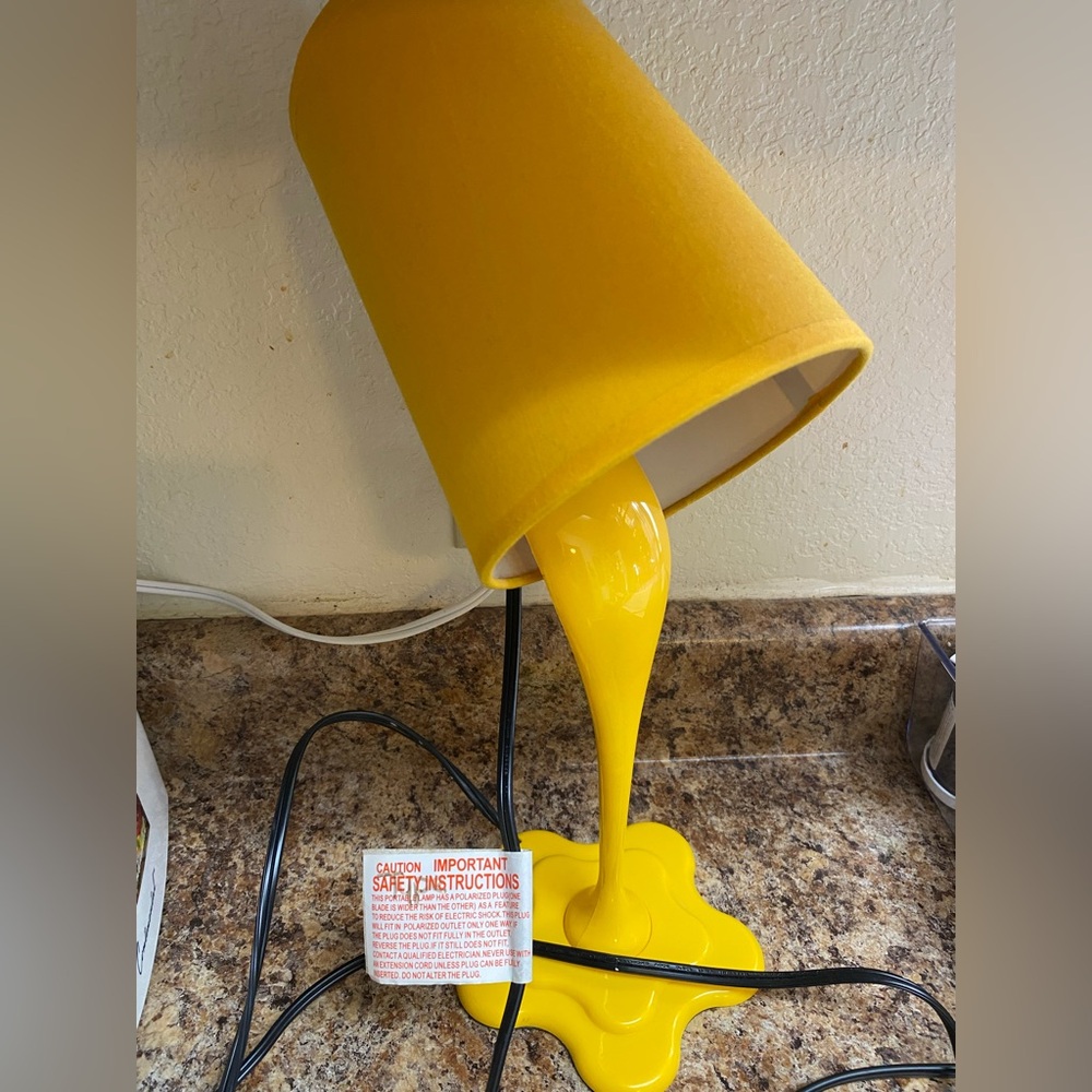 Yellow Paint Drip Table Lamp Lumisource barely used!